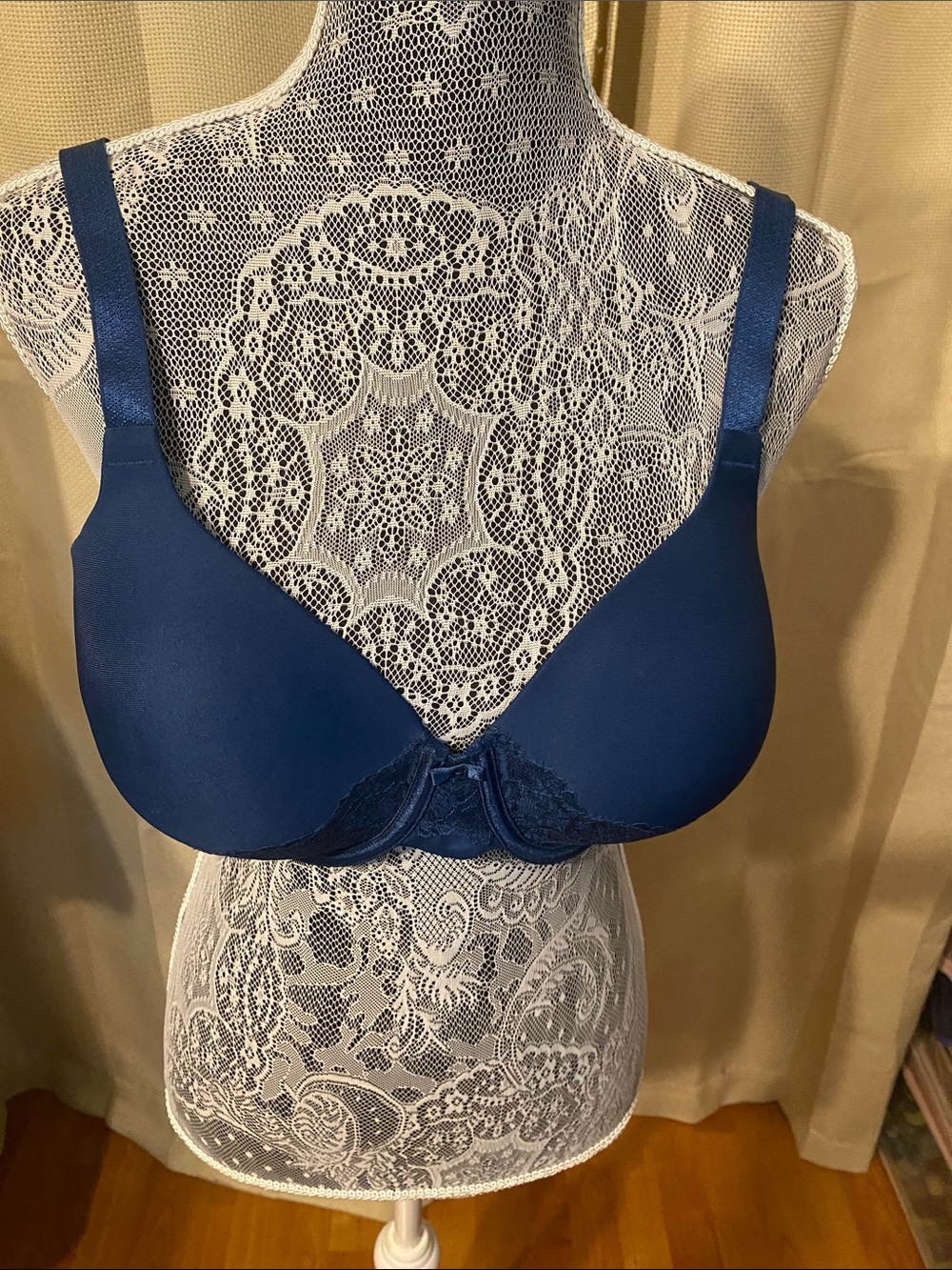 Vanity Fair Smooth Navy T-Shirt Bra with Lace Accent 40C